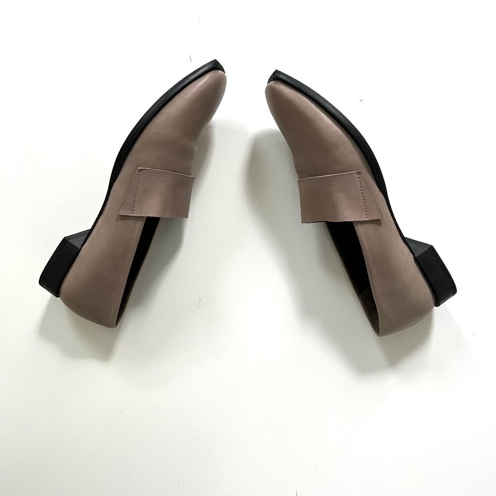 Coclico leather slip on loafers gray taupe neutral minimalism flats sz 39 / 8 US